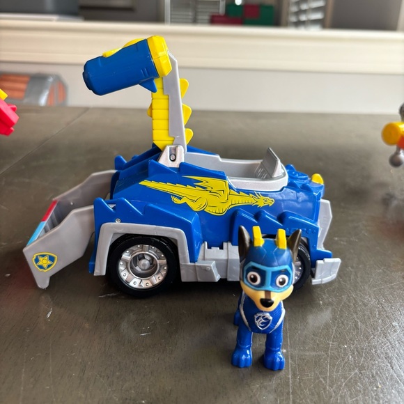 Paw Patrol Rescue Knights Transforming Cars with Collectible Action Figures - Picture 3 of 6